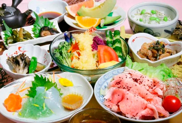 【茨城県内発 ※茨城県北エリア発着ルートを除く】 国産網目メロン1玉土産付&さくらんぼ狩り食べ放題♪ めろめろメロン&サクサクさくらんぼミステリーツアー 日帰り3